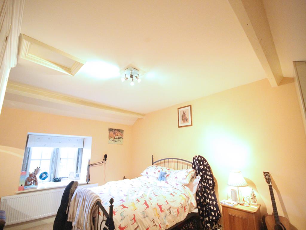 4 bedroom semi-detached house SSTC in Colne - IMG_5343.jpg